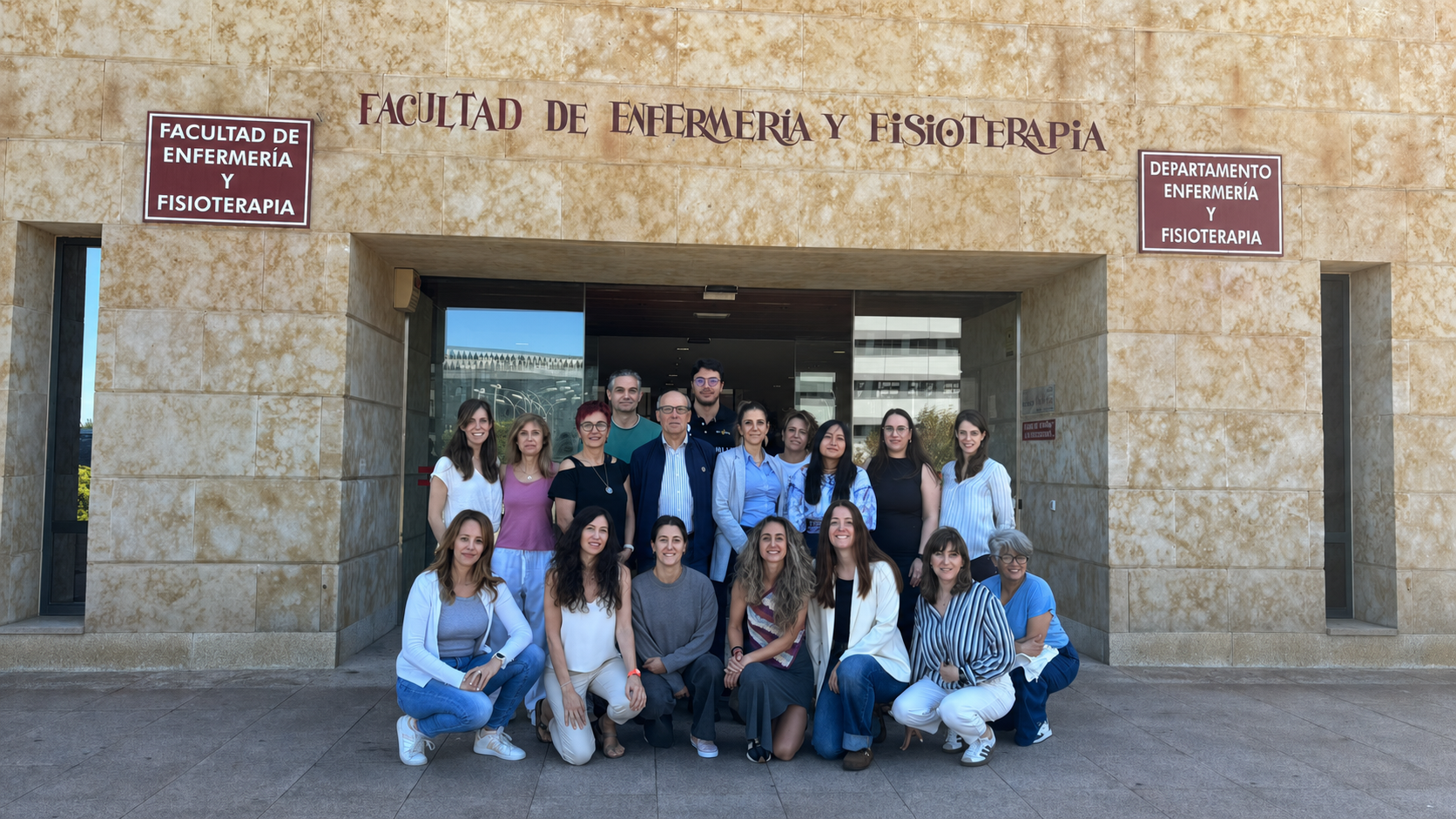 Equipo promotor de las V Jornadas NeuroUsal 2027 ante la Facultad de Enfermería y Fisioterapia